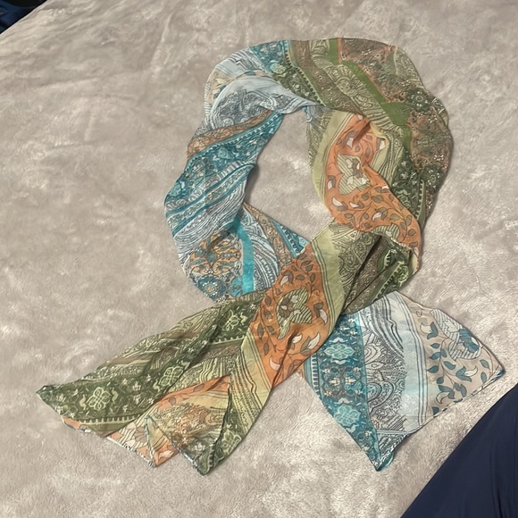 NEW Sheer pattern spring scarf - Picture 3 of 3